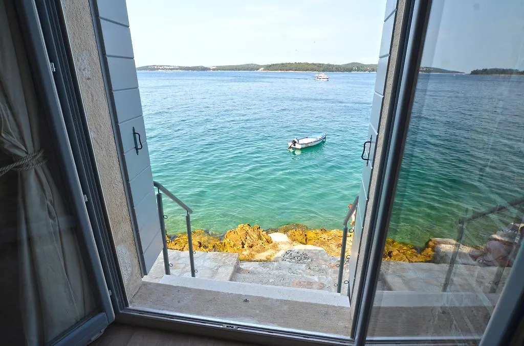 로비니 Arnolongo Sea View 아파트